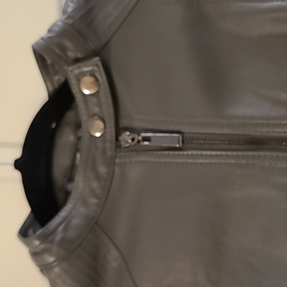 Women's sz xs gray faux leather jacket - Picture 3 of 7